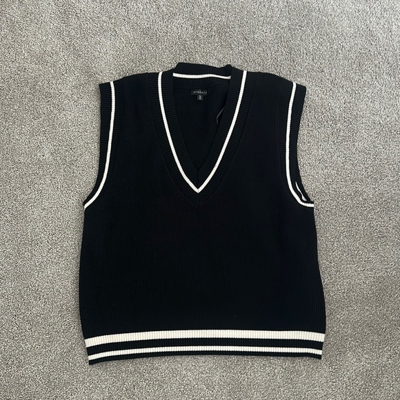 black and white sweater - Picture 1 of 1